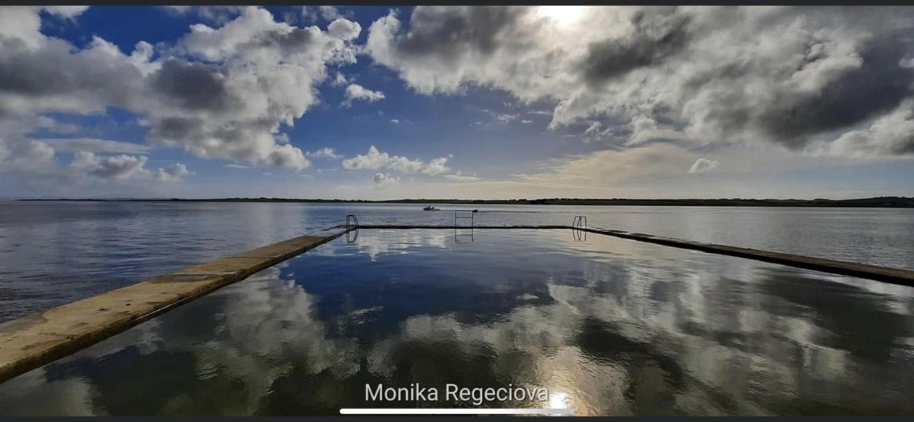 Seascape On The Edge Of Town: 4 Beds All Ensuite. Belmullet Eksteriør bilde