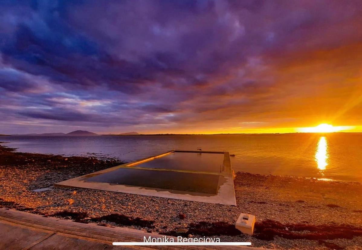 Seascape On The Edge Of Town: 4 Beds All Ensuite. Belmullet Eksteriør bilde