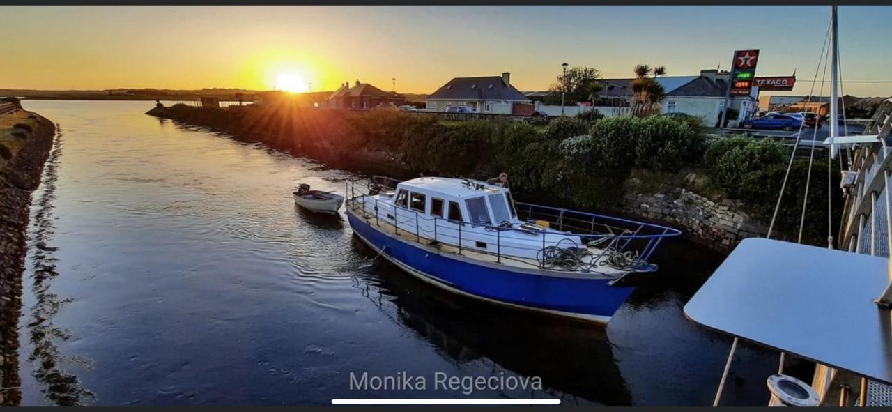 Seascape On The Edge Of Town: 4 Beds All Ensuite. Belmullet Eksteriør bilde