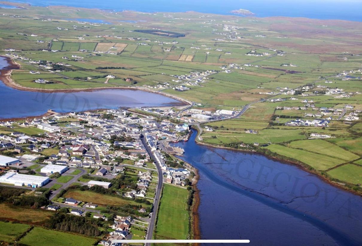 Seascape On The Edge Of Town: 4 Beds All Ensuite. Belmullet Eksteriør bilde