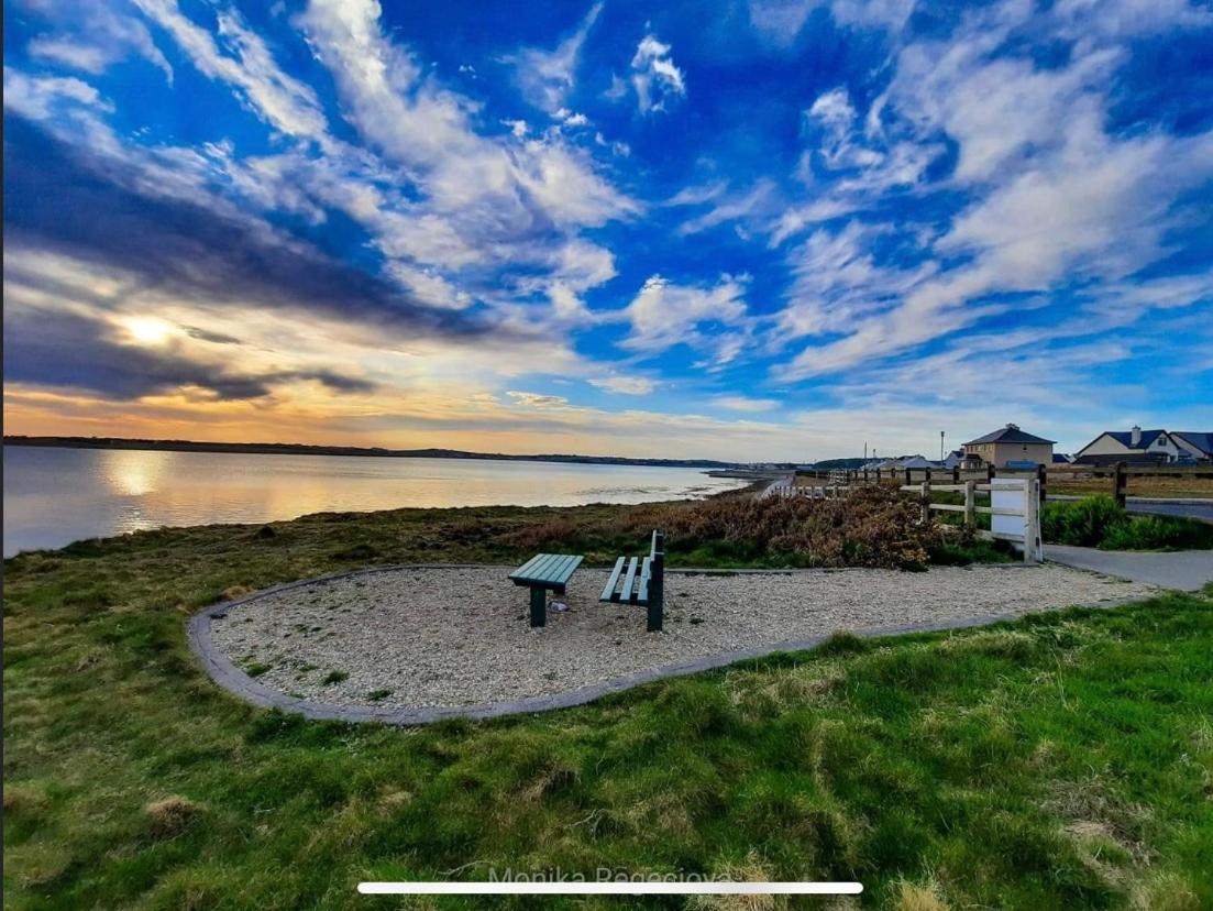 Seascape On The Edge Of Town: 4 Beds All Ensuite. Belmullet Eksteriør bilde